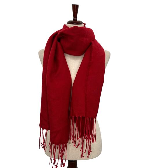 NEW Steve Madden Cozy Blanket Scarf with Fringe Trim in Winter Red Oblong NWT - Picture 10 of 16